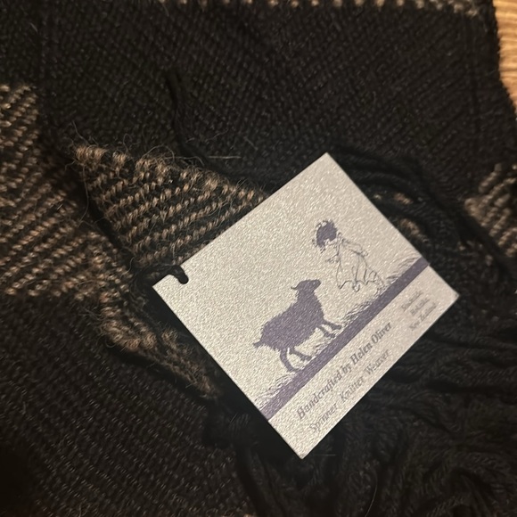 3 classic men’s scarves - Picture 3 of 4